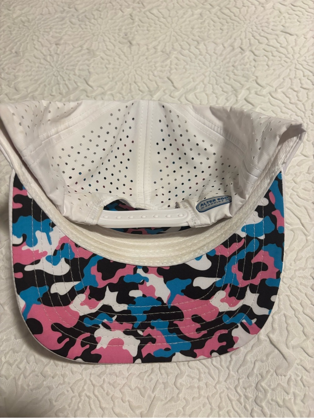 Alter Ego Running Hat - Picture 2 of 4